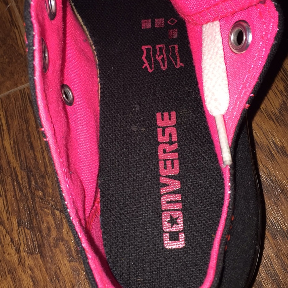 Converse Women’s Size 5 - Picture 7 of 7